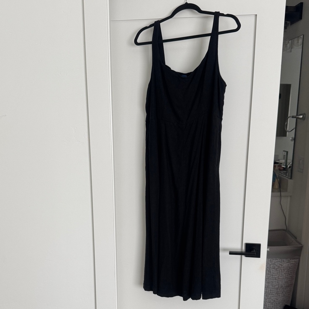 Classic Black Sleeveless Midi Dress